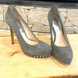 Michael Michael Kors, gray suede pumps with snakeskin heel and studs EUC